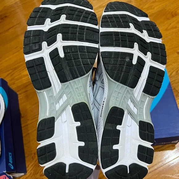 NWT ASICS Gel Kayano 26 Gray and Black Athletic Sneakers - Picture 7 of 8